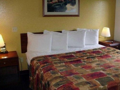 Rodeway Inn Salina image 2